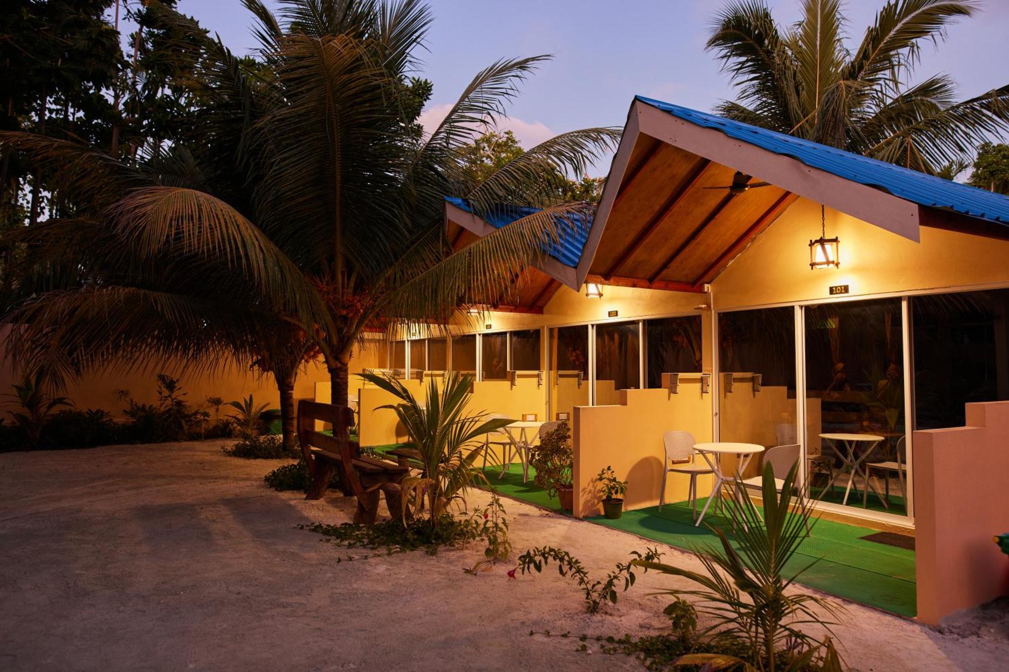 Relax Lodge Thoddoo Bagian luar foto