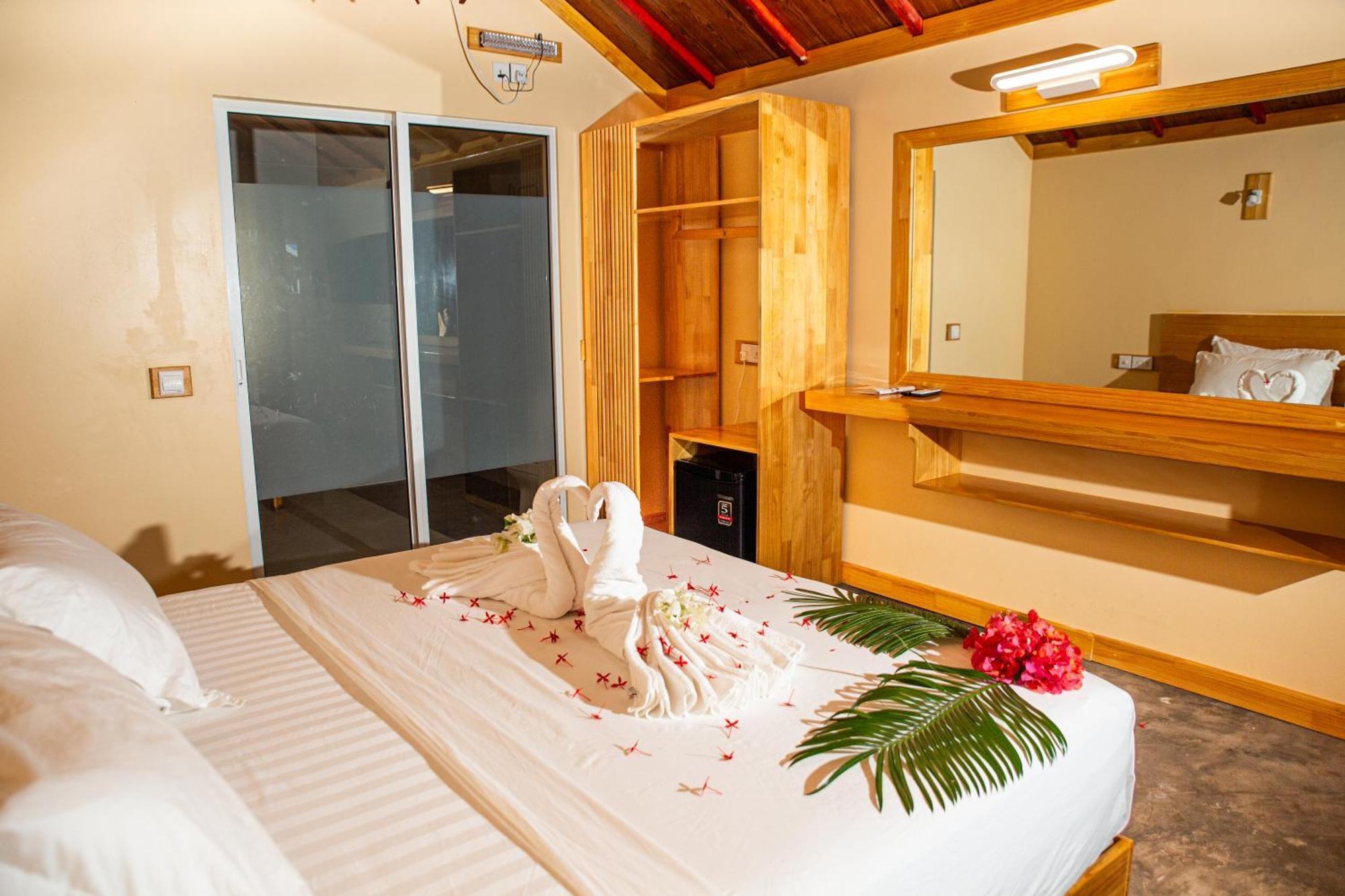 Relax Lodge Thoddoo Bagian luar foto